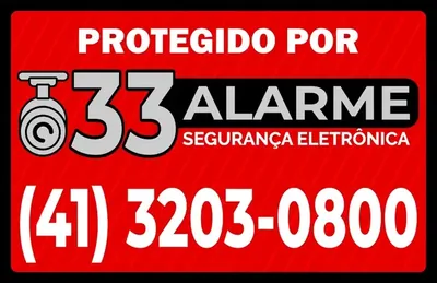 Placa de sinalização Protegido por 33 Alarme, instalada em imóveis monitorados